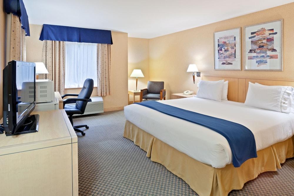 Holiday Inn Express & Suites Langley By Ihg Exterior photo