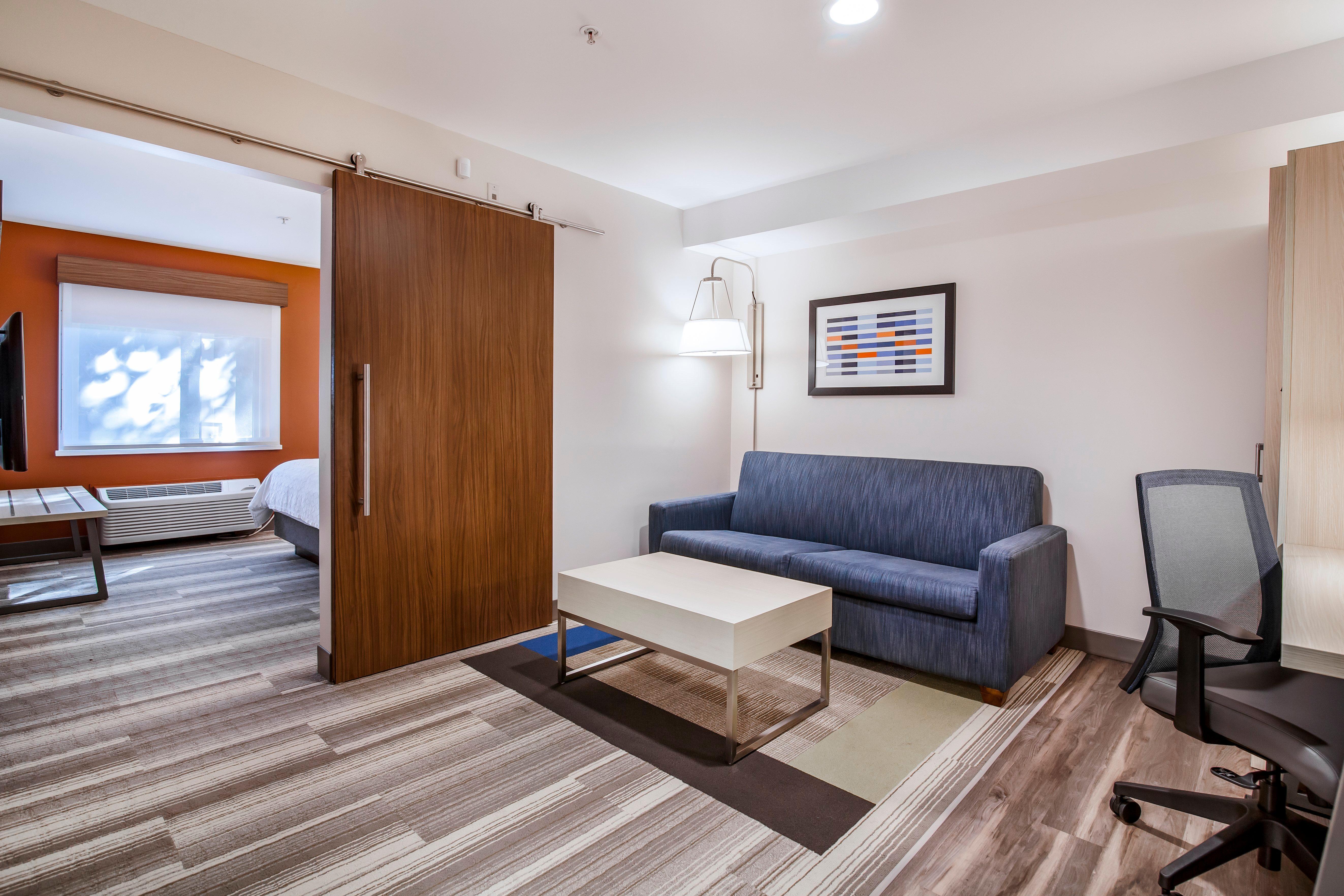 Holiday Inn Express & Suites Langley By Ihg Exterior photo