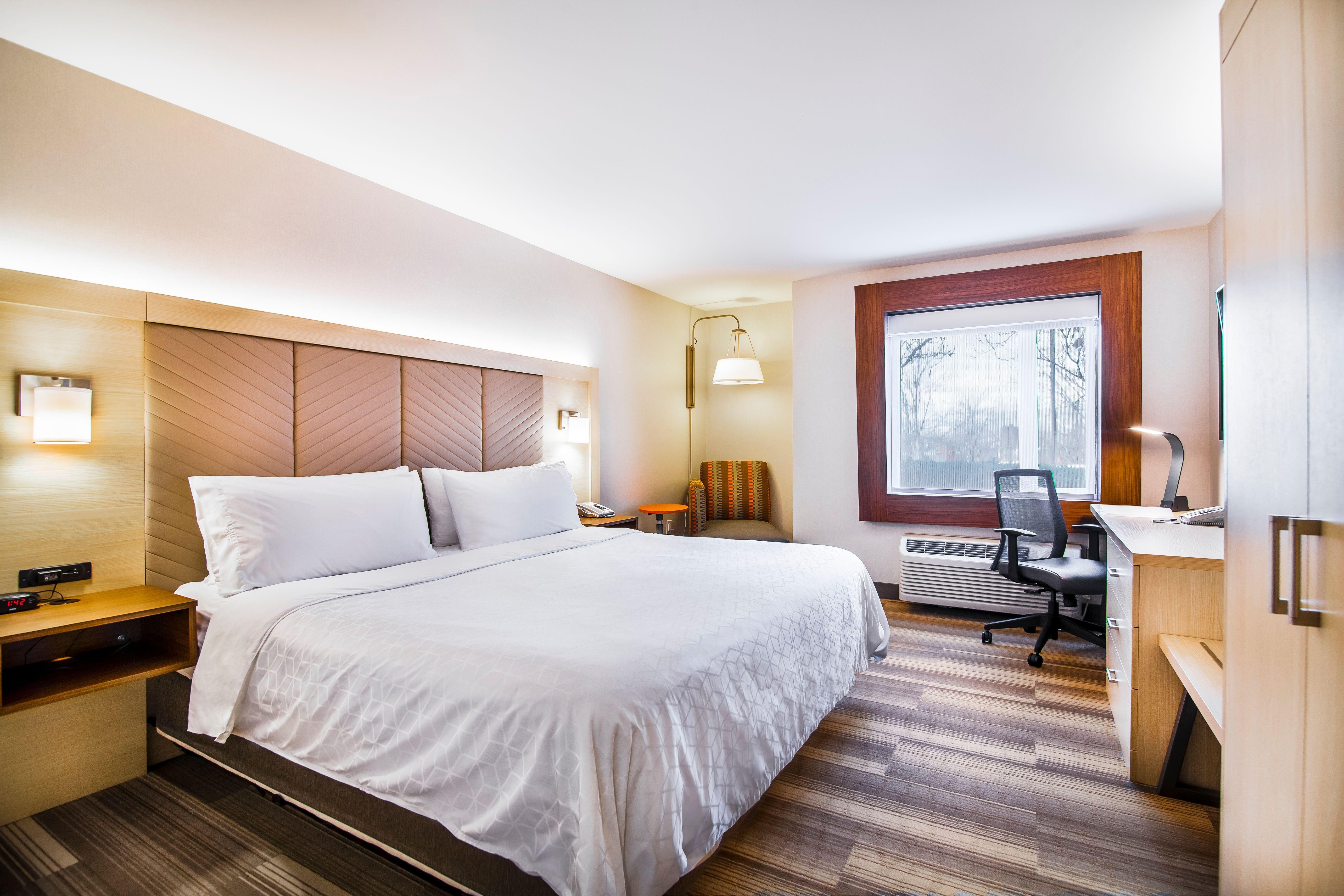 Holiday Inn Express & Suites Langley By Ihg Exterior photo