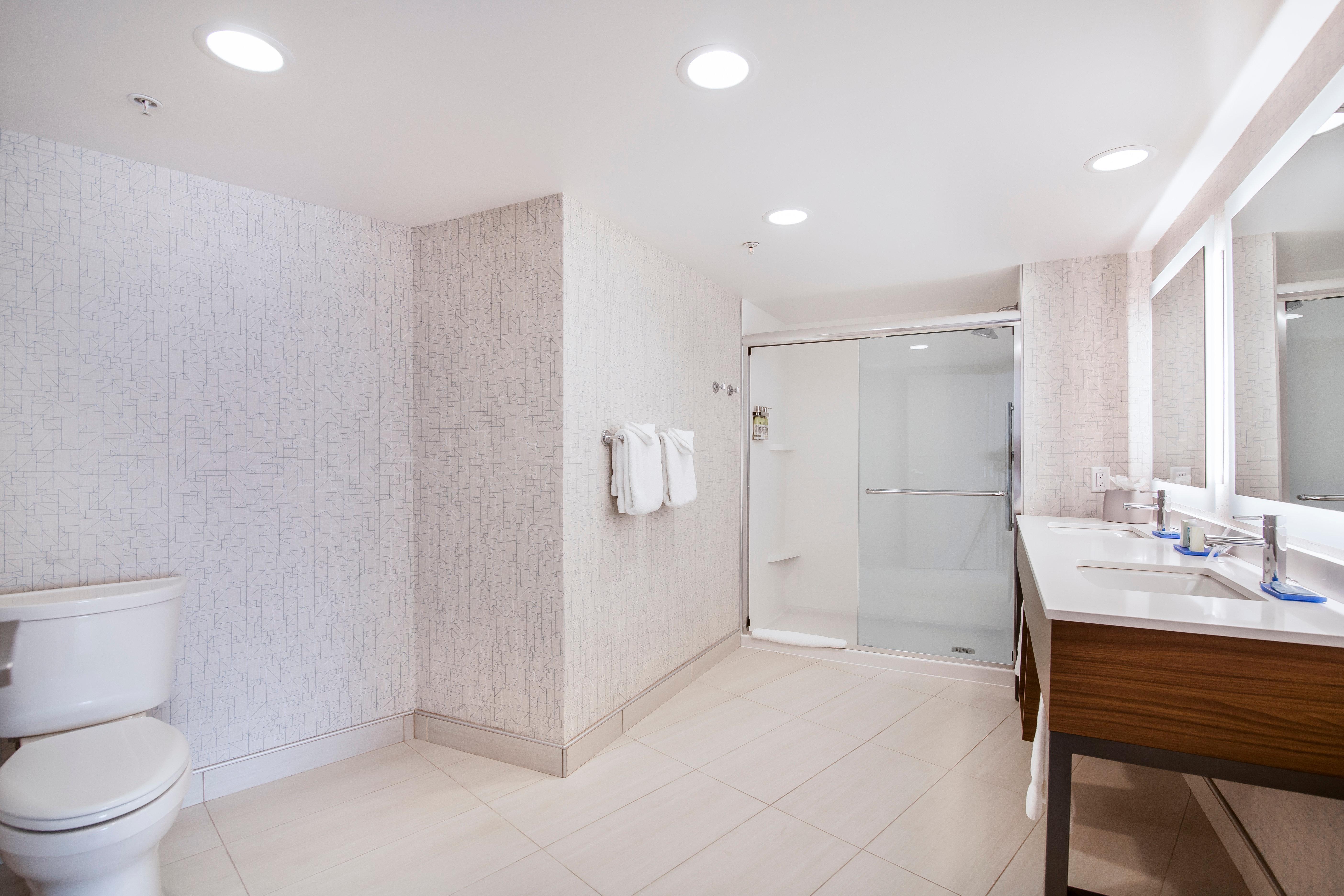 Holiday Inn Express & Suites Langley By Ihg Exterior photo