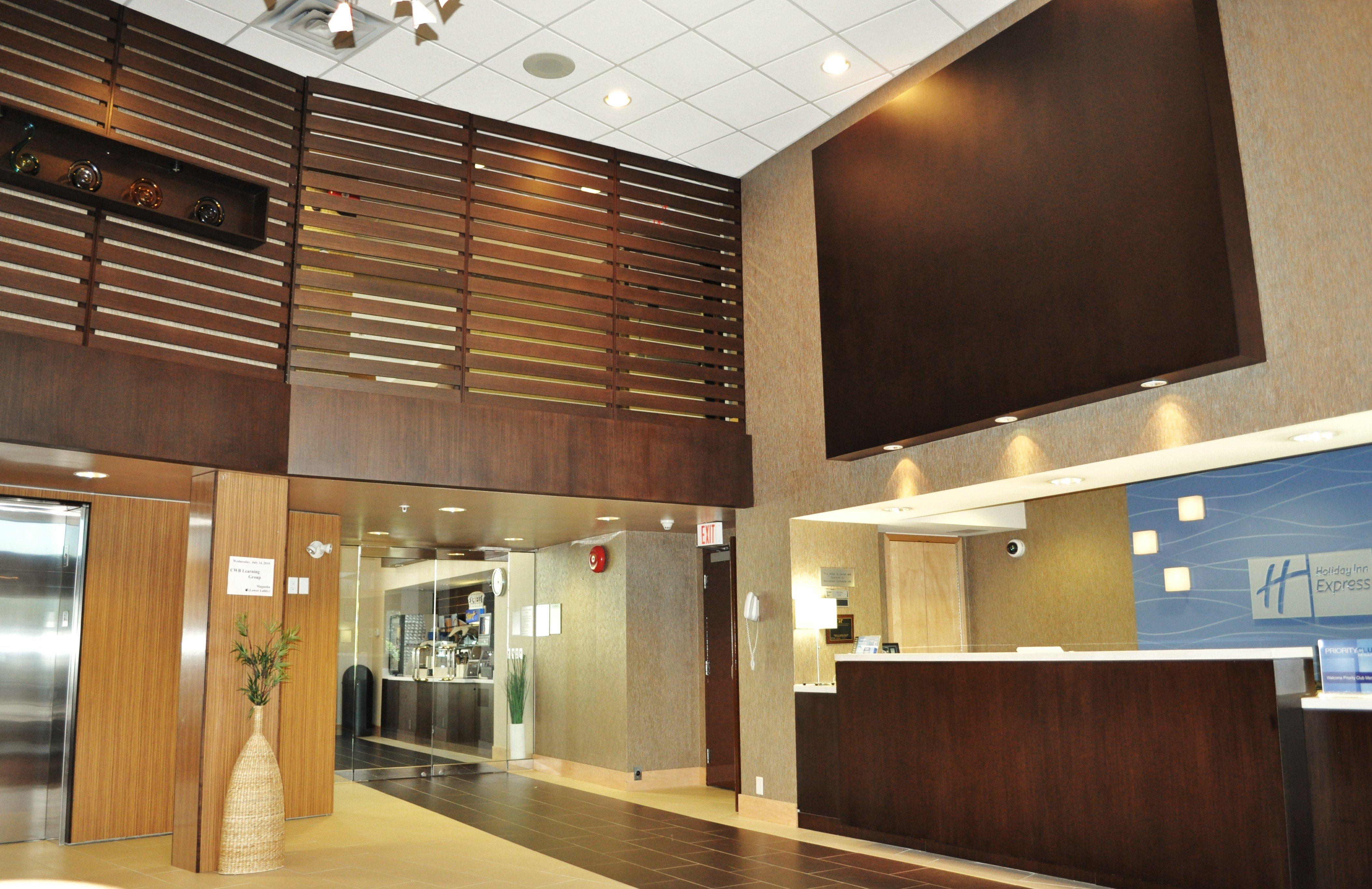 Holiday Inn Express & Suites Langley By Ihg Exterior photo