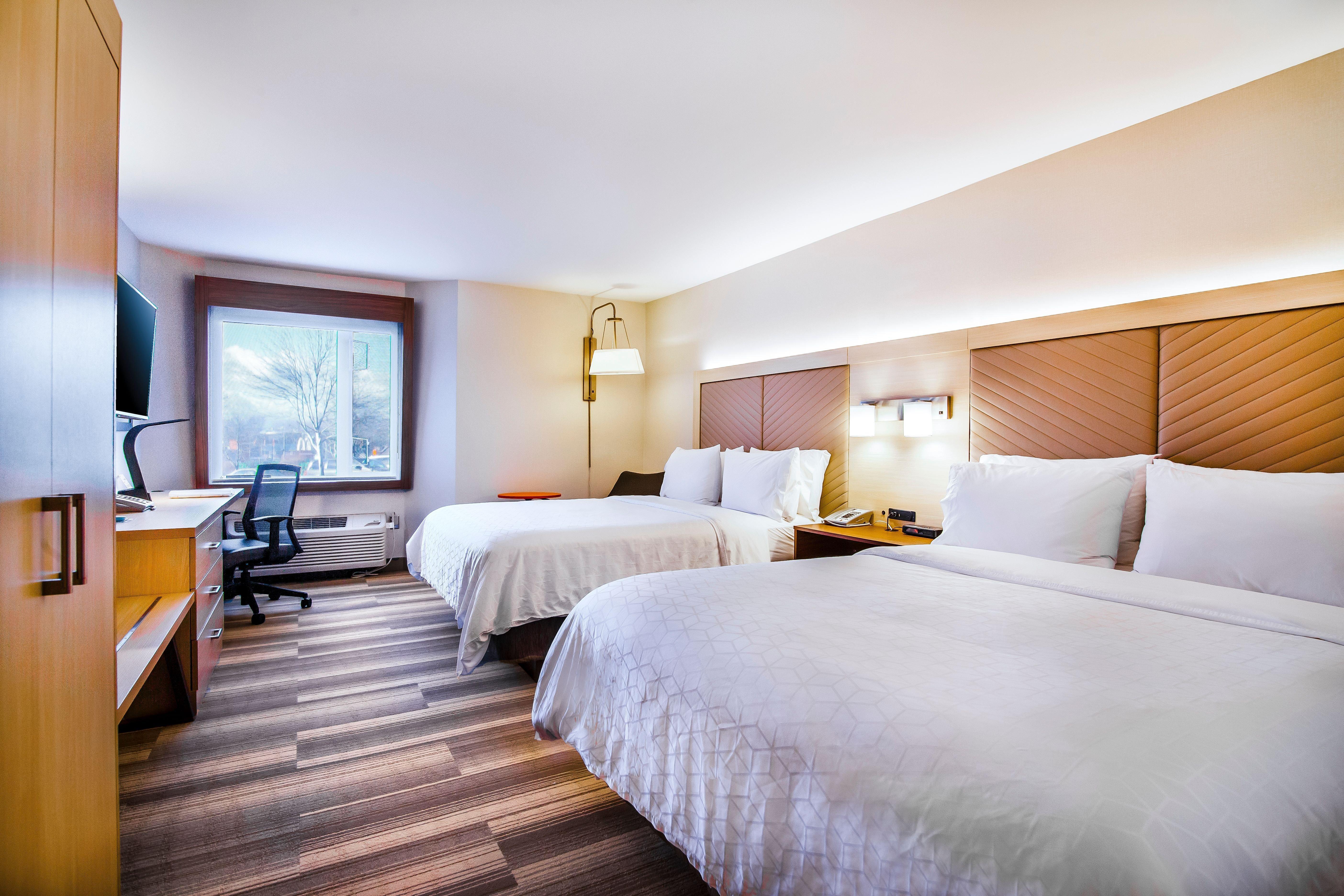Holiday Inn Express & Suites Langley By Ihg Exterior photo