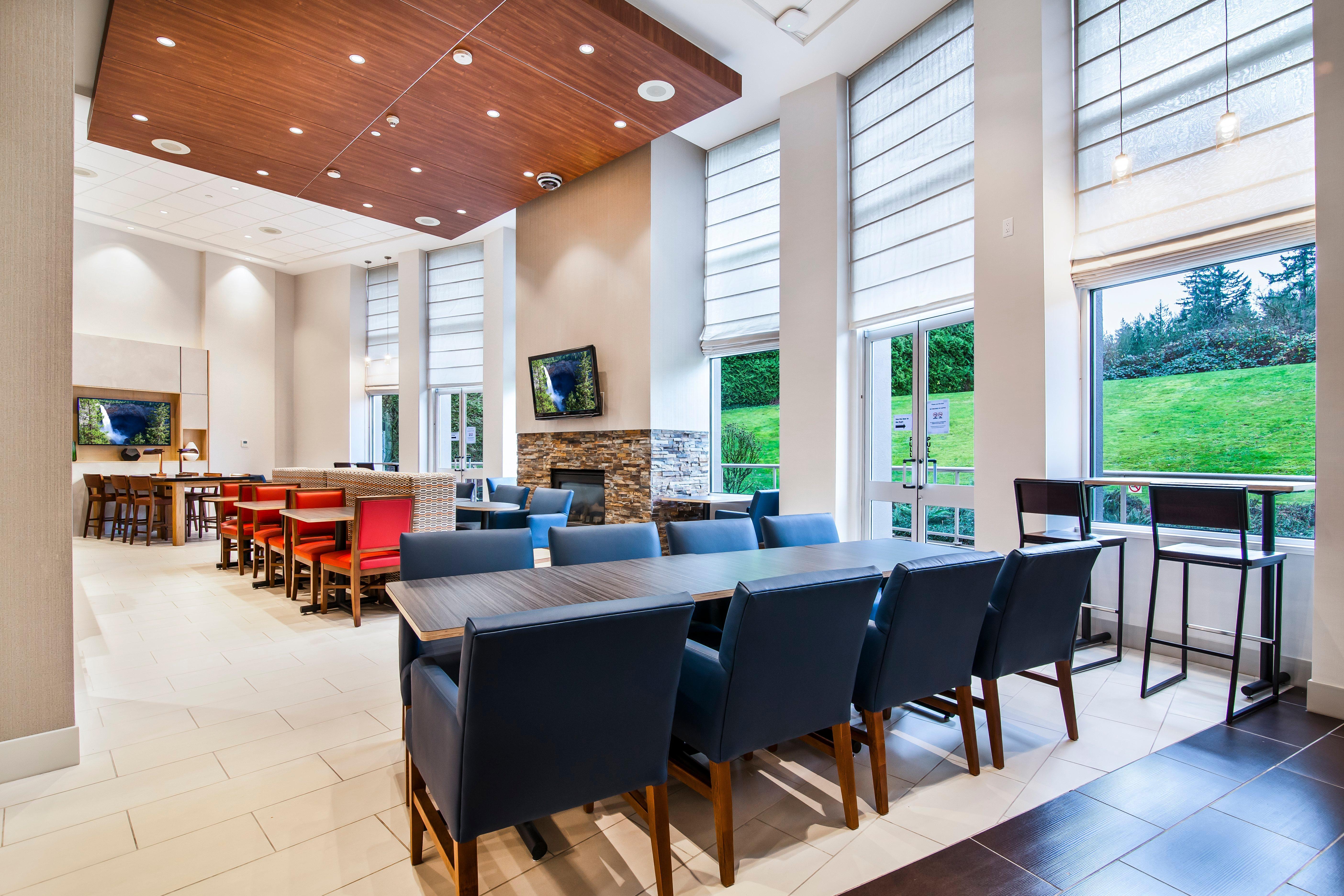 Holiday Inn Express & Suites Langley By Ihg Exterior photo